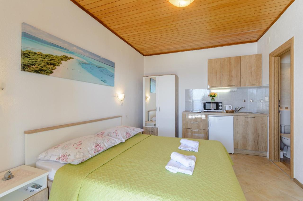 Rooms Sani Брела Экстерьер фото