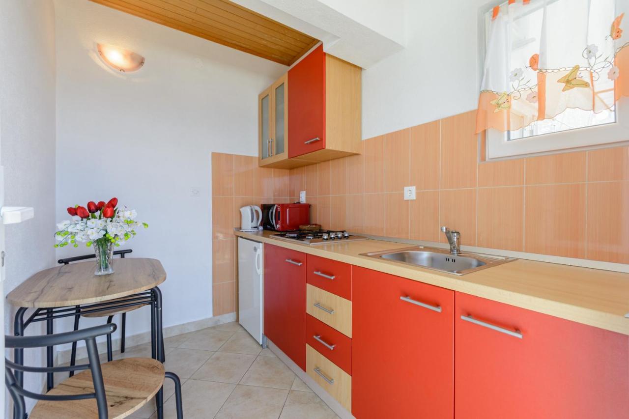 Rooms Sani Брела Экстерьер фото